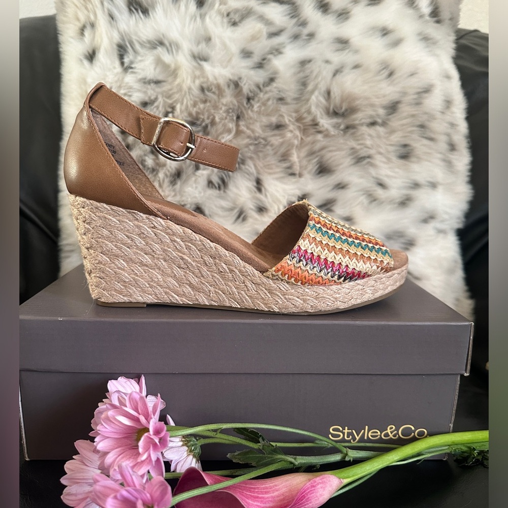 NWT Style andCompany Saleeney Wedges Size 8 1/2